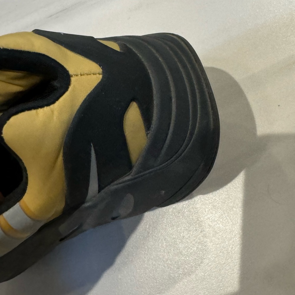 Sneakers - Picture 7 of 7